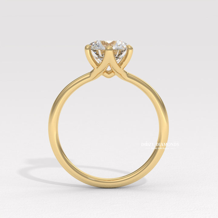 Round Brilliant Cut Solitaire
Classic 18K White Gold Solitaire

