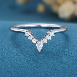 pear-round-shaped-moissanite-curved-wedding-band