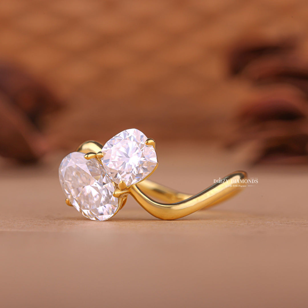 Custom-made Toi et Moi diamond rings, Platinum Toi et Moi engagement rings, Toi et Moi cushion cut diamond engagement rings, Hidden halo Toi et Moi engagement ring,