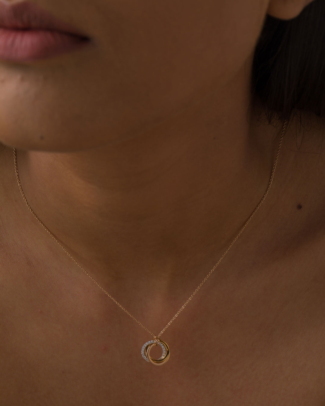 Round Cut Moissanite Interwined Tricolor Circle Diamond Necklace For Women