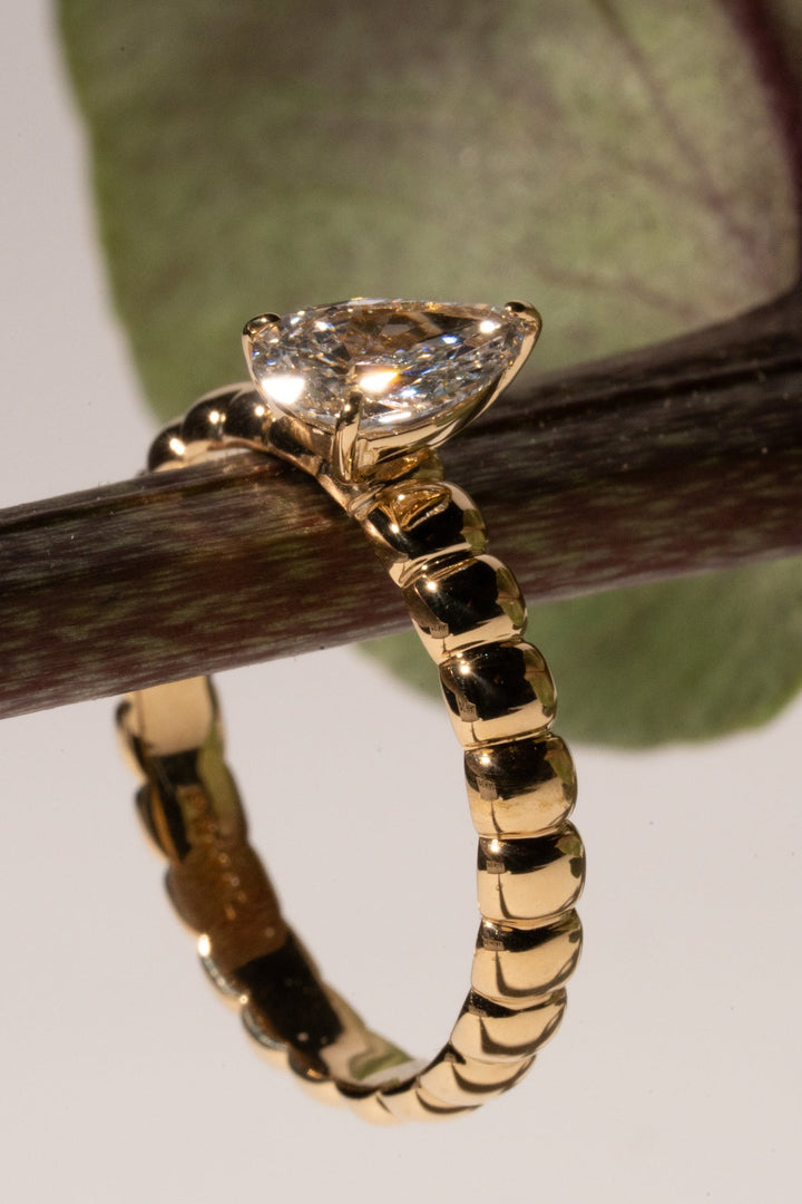 1.0CT-2.0CT Pear Cut Lab Grown Diamond Puff Engagement Ring for Her