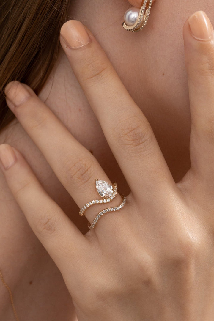 1.0CT-2.0CT Pear Cut Lab Grown Diamond Wave Engagement Ring for Her