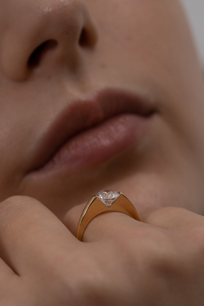 1.0CT-2.0CT Round Cut Lab Grown Diamond Engagement Ring for Her