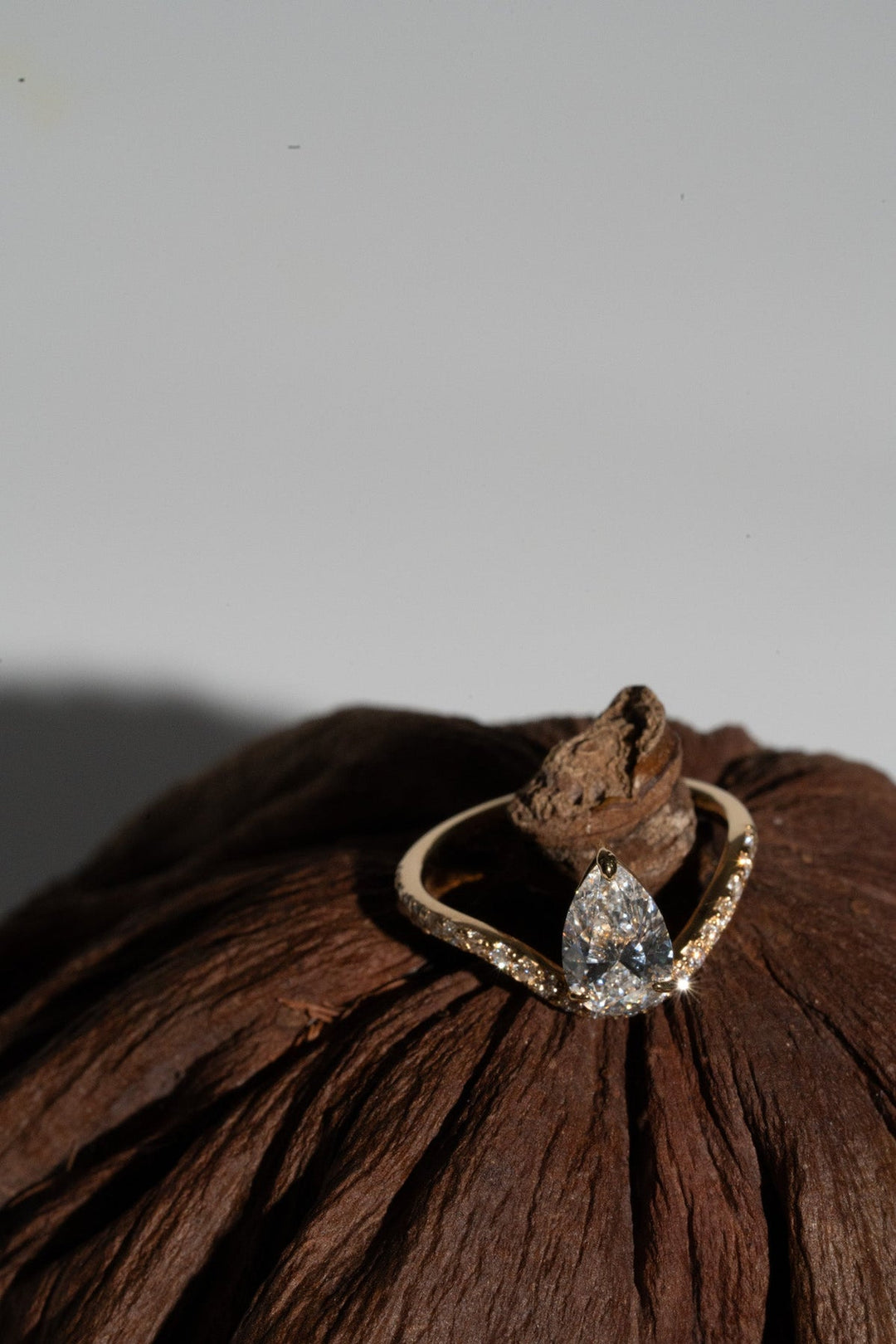 1.0CT-2.0CT Pear Cut Lab Grown Diamond Wave Engagement Ring for Her