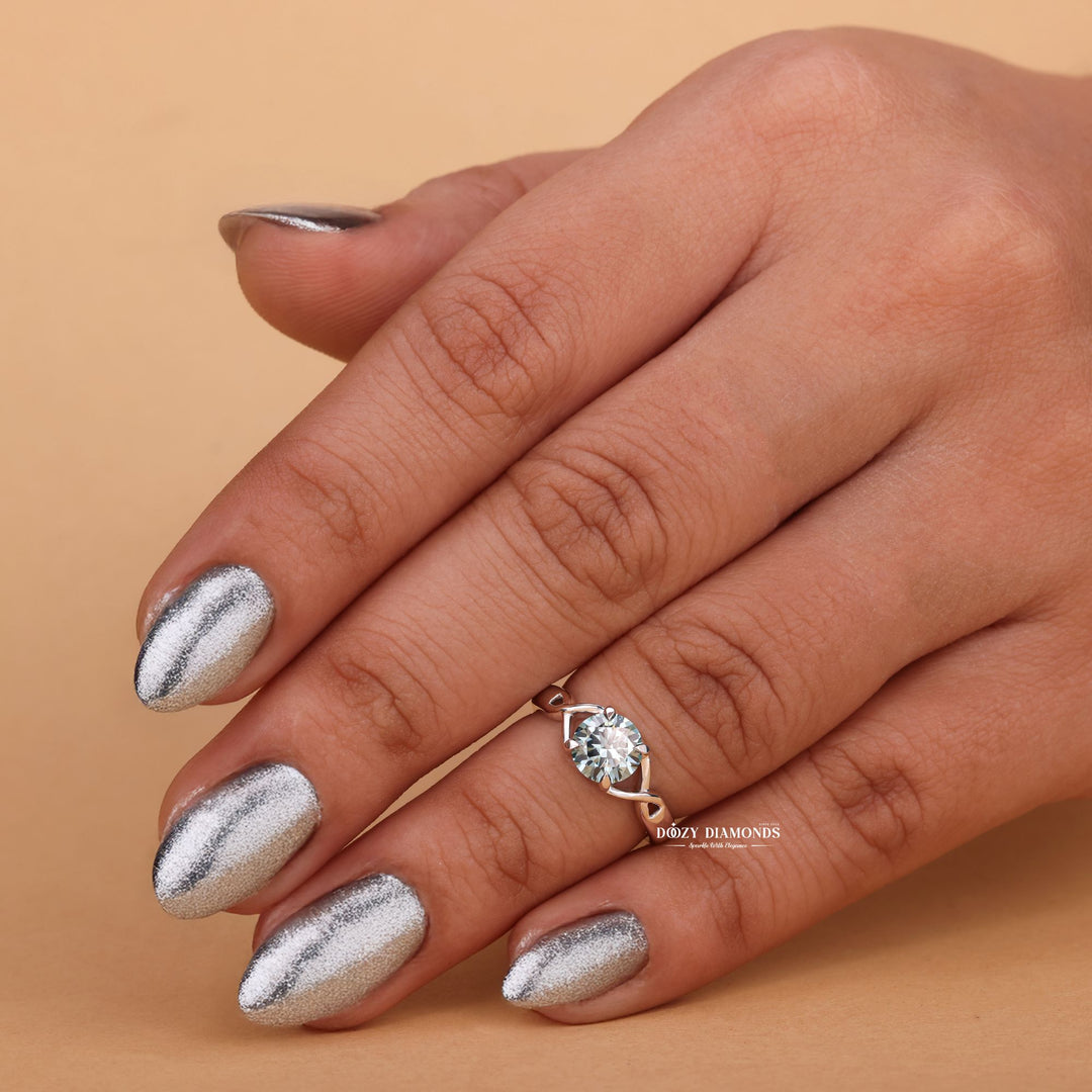 Round traditional engagement ring, Round minimalist engagement ring, Round delicate engagement ring, Round timeless engagement ring, Round elegant engagement ring, Round whimsical engagement ring