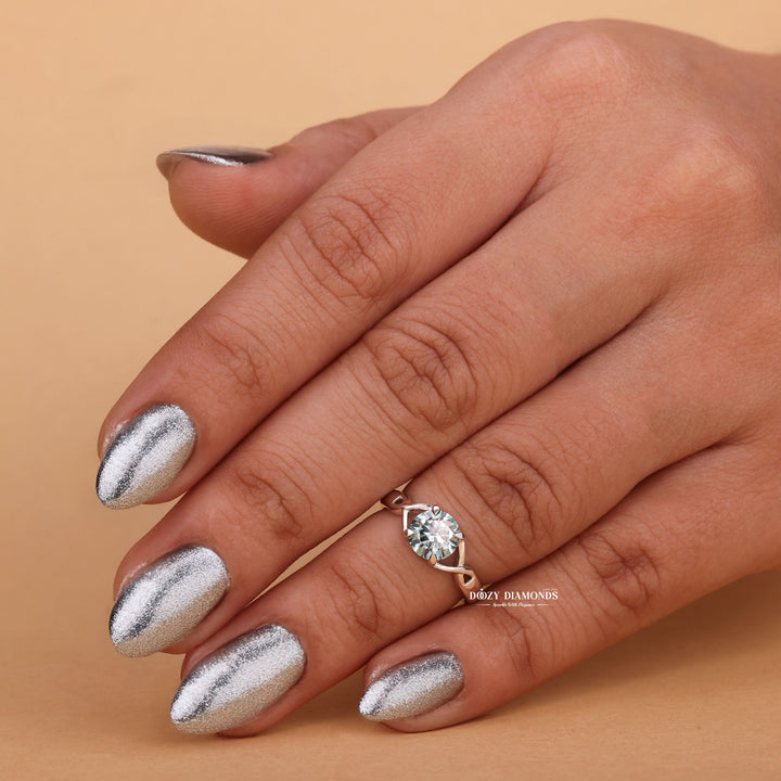 Round traditional engagement ring, Round minimalist engagement ring, Round delicate engagement ring, Round timeless engagement ring, Round elegant engagement ring, Round whimsical engagement ring
