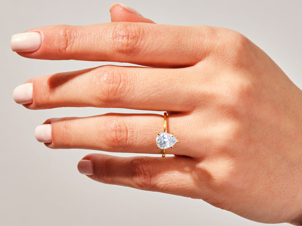 2.0CT Pear Cut Solitaire Lab Grown Diamond Engagement Ring For Her