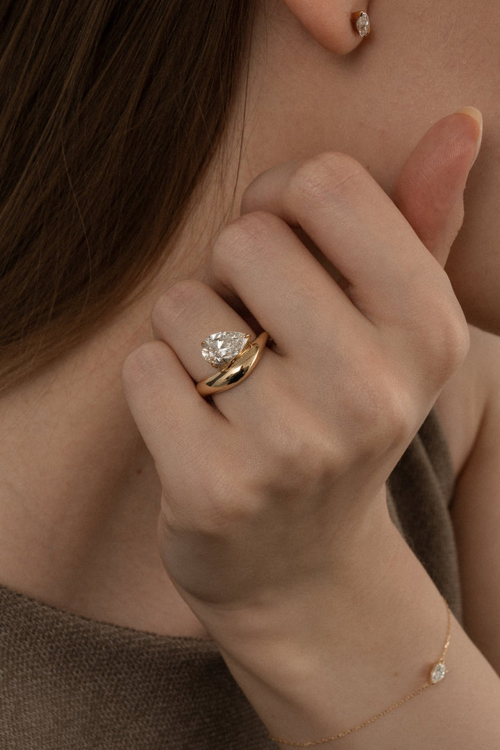 1.0CT-2.0CT Pear Cut Lab Grown Diamond Wave Dome Engagement Ring for Her