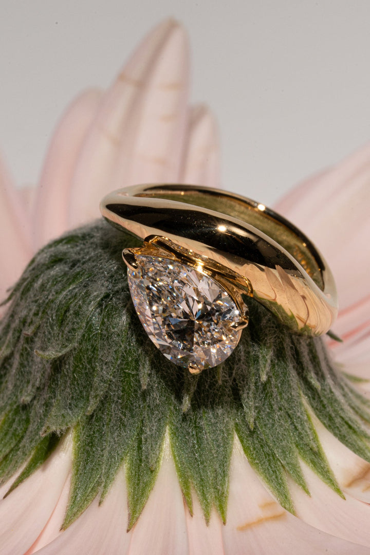 1.0CT-2.0CT Pear Cut Lab Grown Diamond Wave Dome Engagement Ring for Her