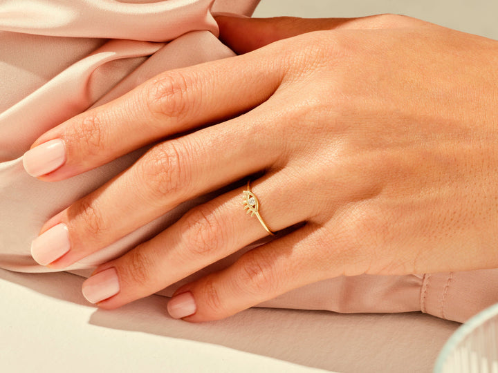 Round Diamond Single Eye Ring For Women