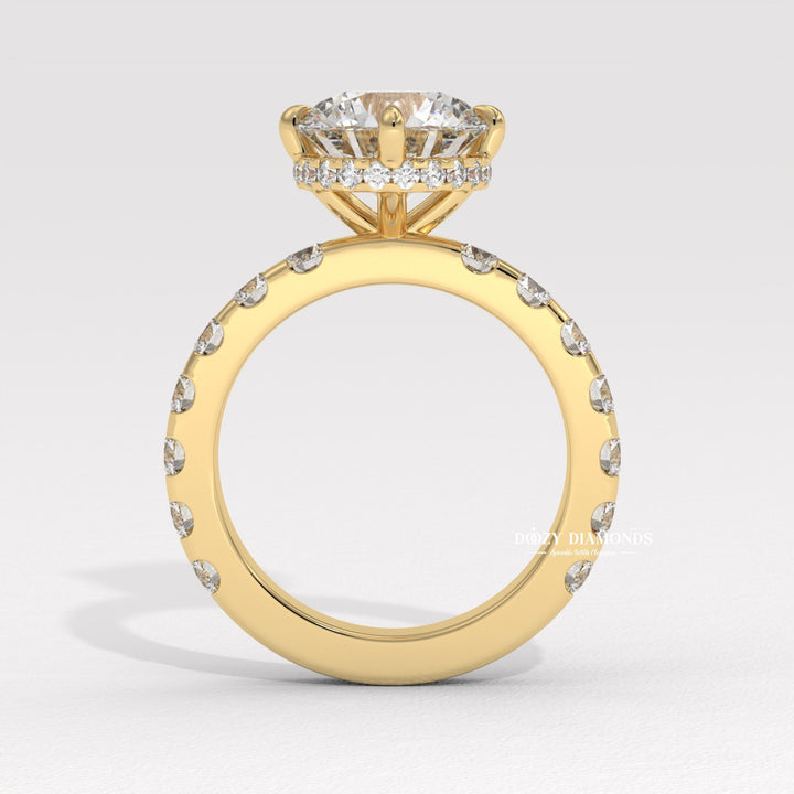 Compass setting ring
Elegant compass setting design
Unique engagement ring setting
Subtle sparkle engagement ring