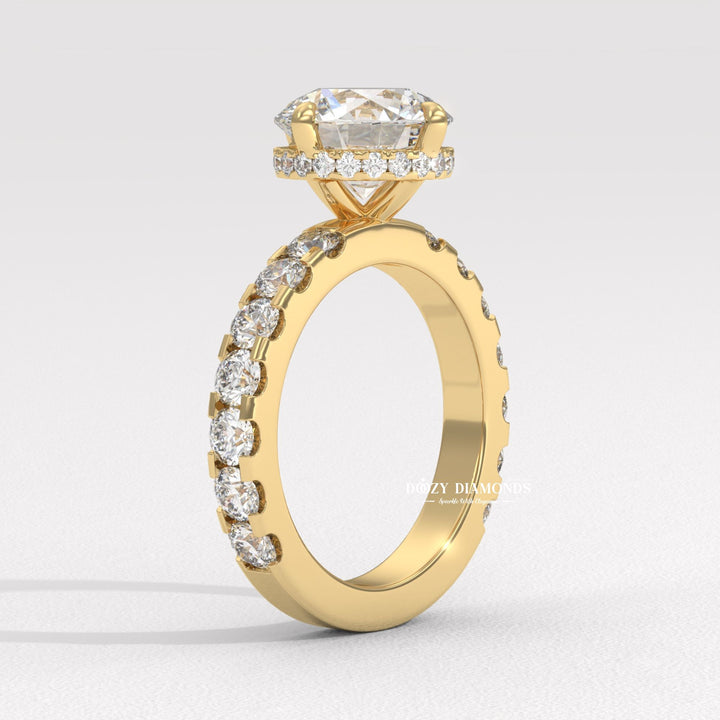 Round hidden halo engagement ring
Compass setting ring
Elegant compass setting design
Unique engagement ring setting