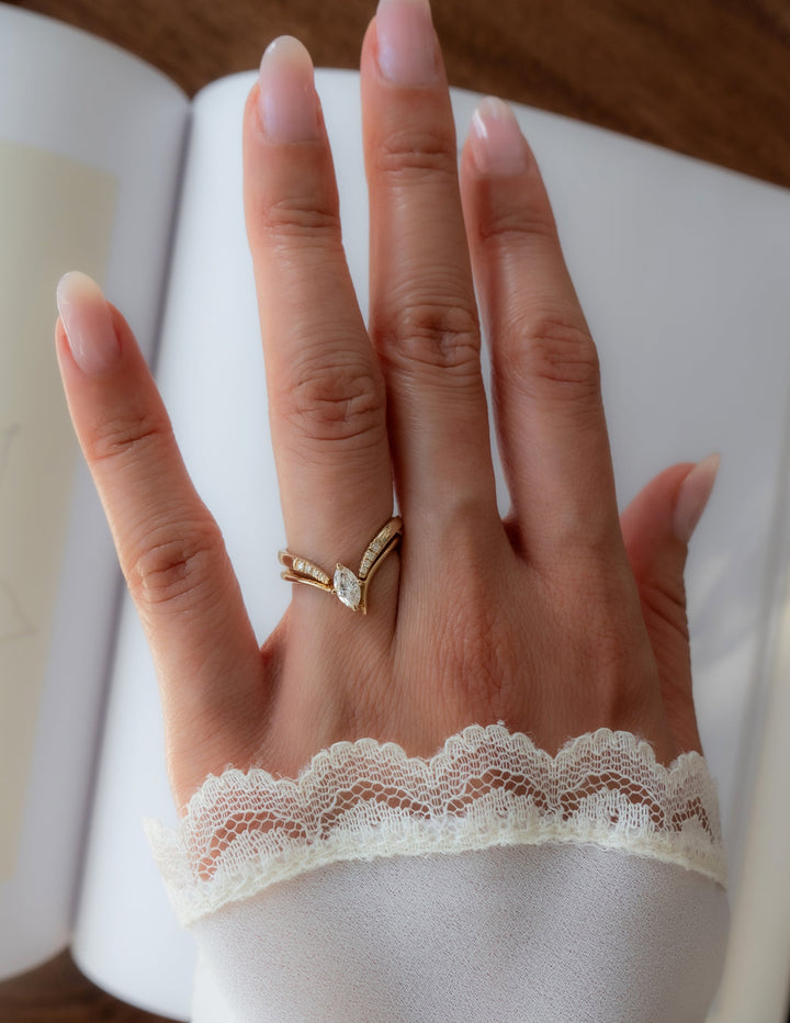 Round Diamond CVD EF/VVS Open Eve Pave Wedding Band
