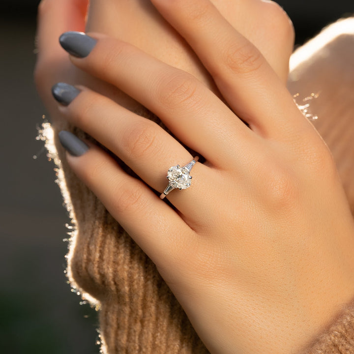 oval three stone diamond ring,