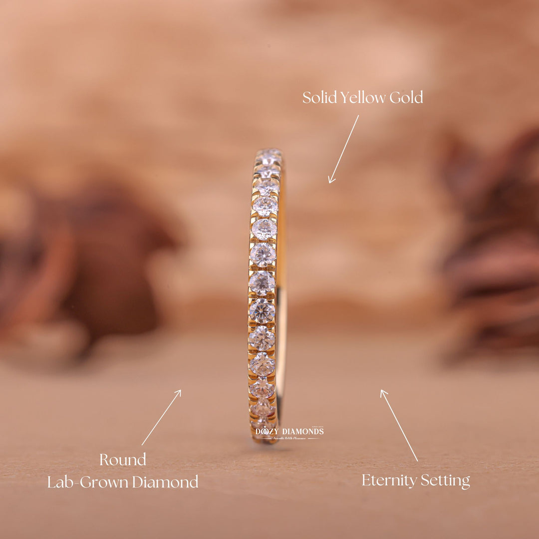 Fashionable diamond wedding band, Delicate diamond wedding band, Subtle diamond wedding band, Striking diamond wedding band, Exquisite diamond wedding band,