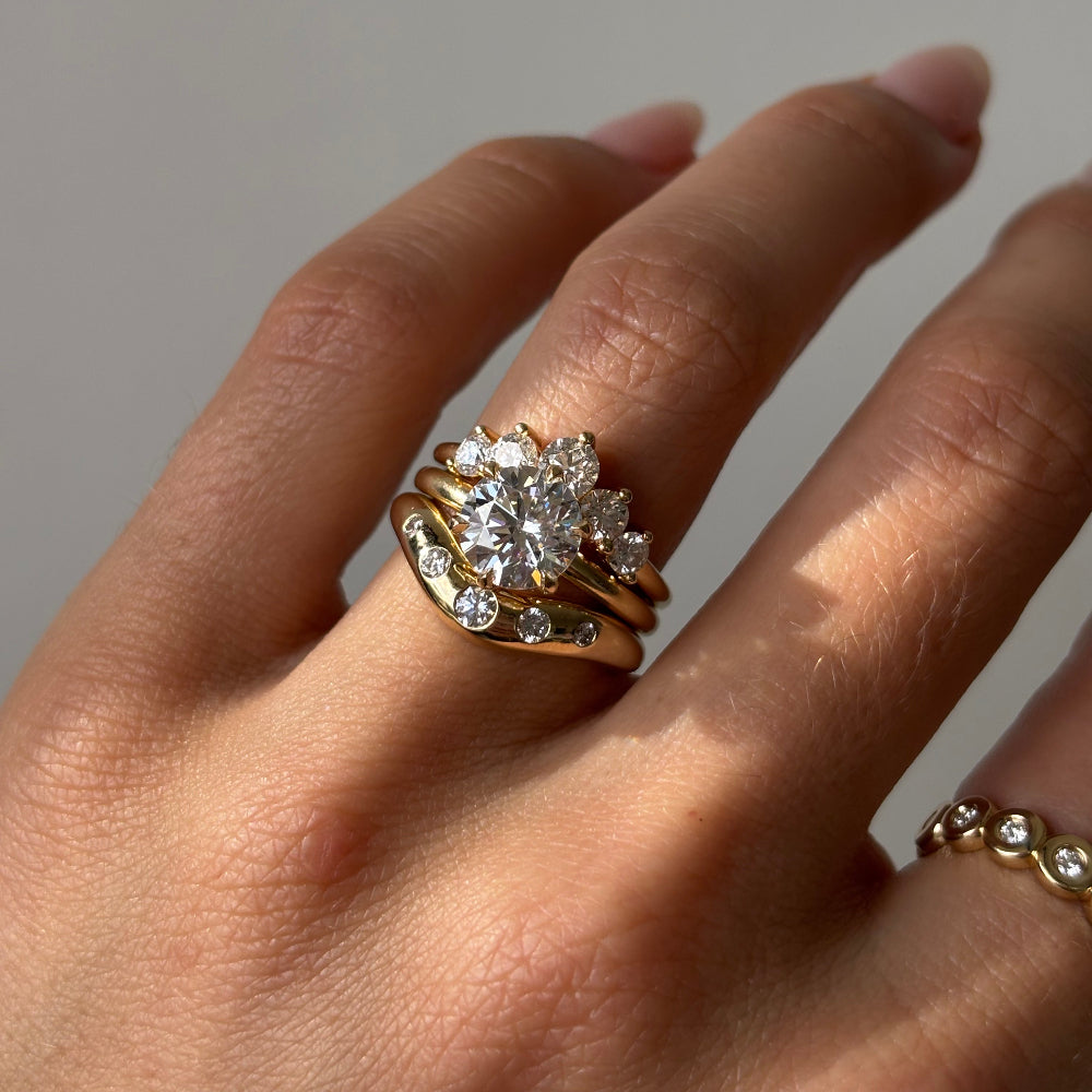 Round Diamond CVD EF/VVS Unique Dome Curved Wedding Band