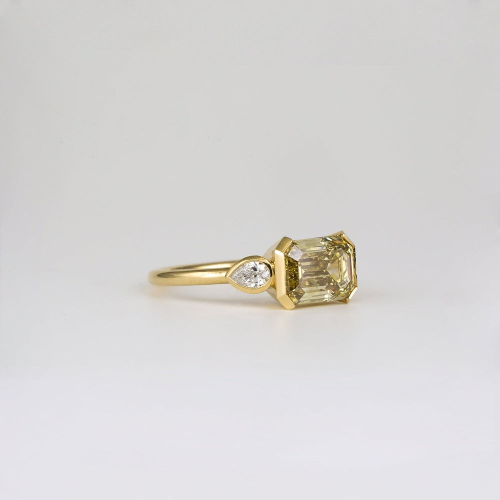 Emerald sustainable engagement ring, Emerald conflict-free engagement ring, Emerald lab-grown engagement ring, Emerald natural engagement ring, Emerald certified engagement ring,