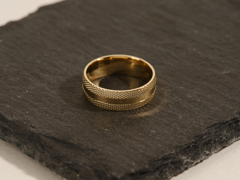 7.0mm Mid-Beveled Classic Accents Men's Wedding Band