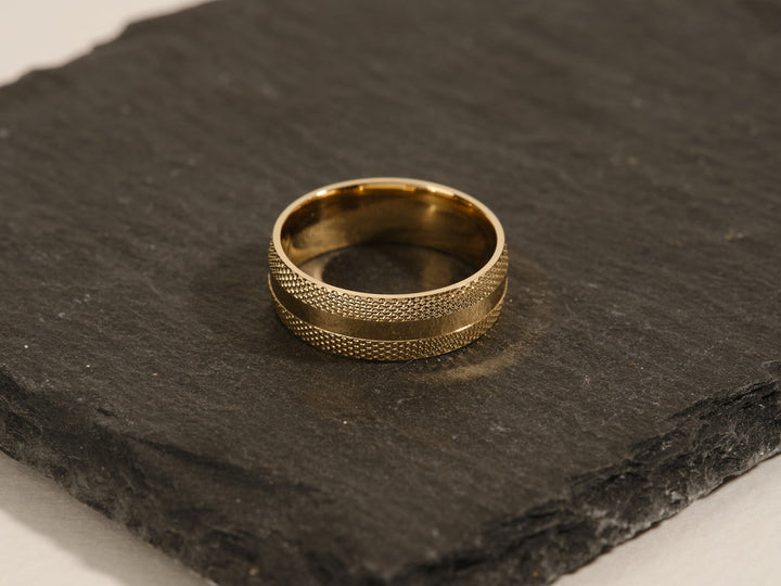 7.0mm Mid-Beveled Classic Accents Men's Wedding Band