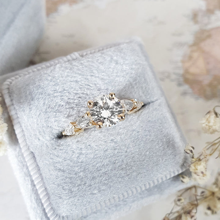 1-0-ct-round-cut-three-stone-e-vvs2-lab-grown-diamond-engagement-ring