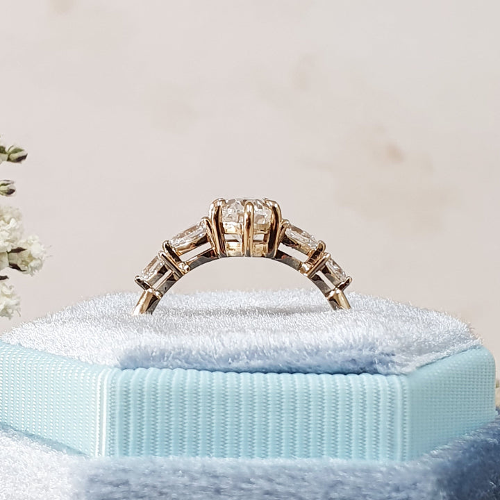 oval-cut-five-stone-g-vs2-lab-grown-diamond-engagement-ring