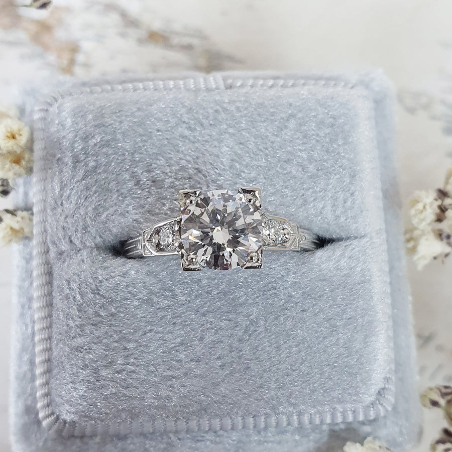 1-0-ct-round-cut-three-stone-g-vs2-lab-grown-diamond-engagement-ring