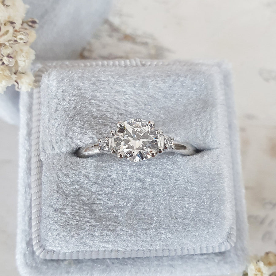 1-0-ct-round-cut-five-stone-e-vs1-lab-grown-diamond-engagement-ring