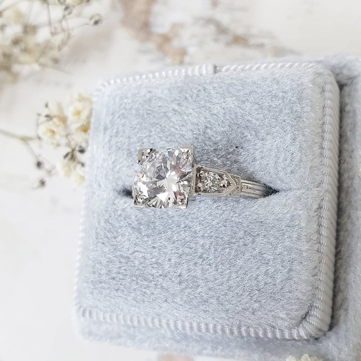 1-0-ct-round-cut-three-stone-g-vs2-lab-grown-diamond-engagement-ring