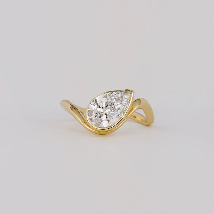 1.50CT-2.50CT Pear Cut Solitaire Diamond Lab Grown Engagement Ring for Her