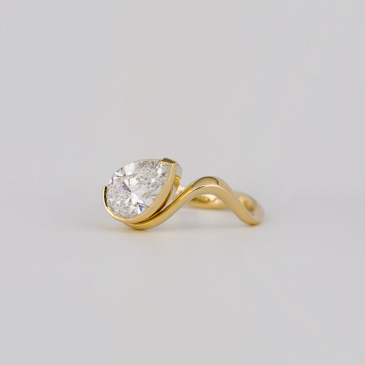 1.50CT-2.50CT Pear Cut Solitaire Diamond Lab Grown Engagement Ring for Her