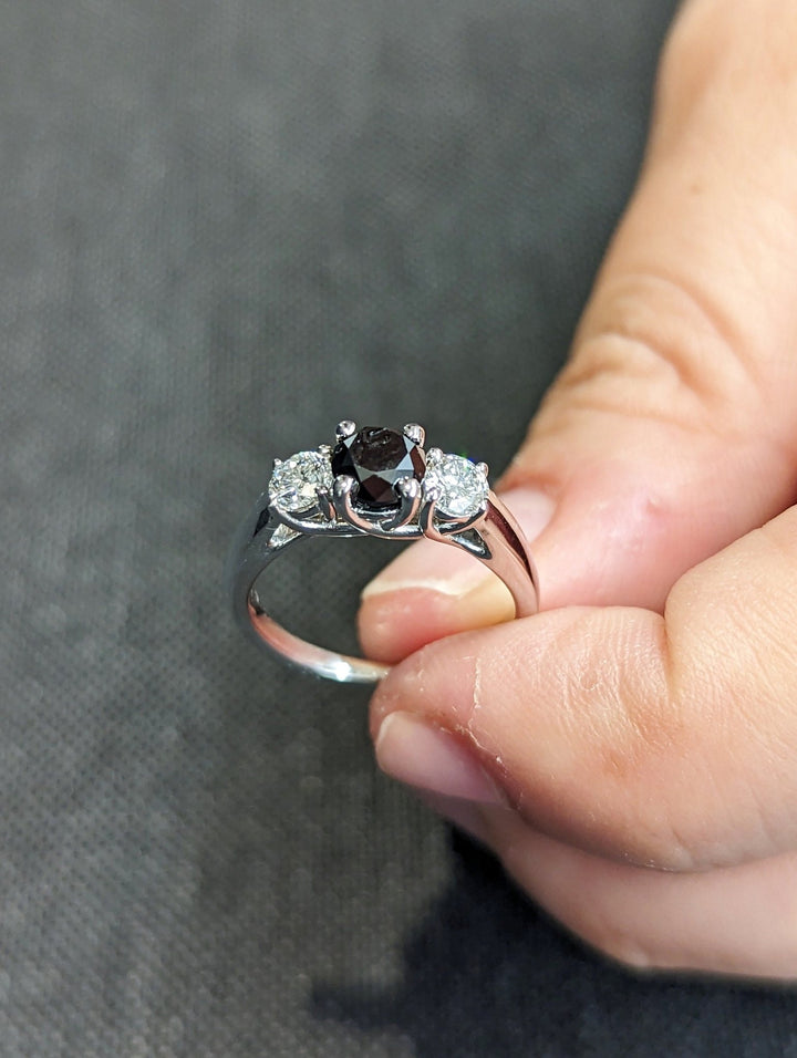Fine jewelry black center stone diamond ring