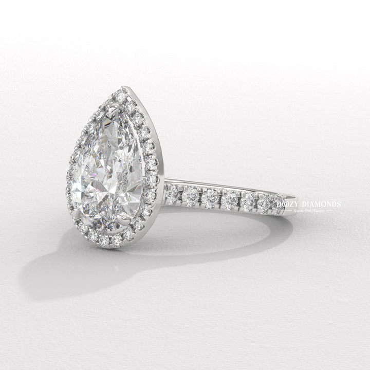 Bridal jewelry
Wedding ring
Fine jewelry gift
Luxury engagement ring
Engagement ring online