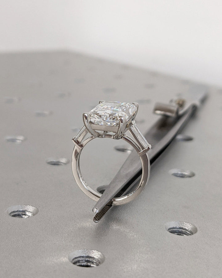 6-carat-diamond, large-diamond-ring,
