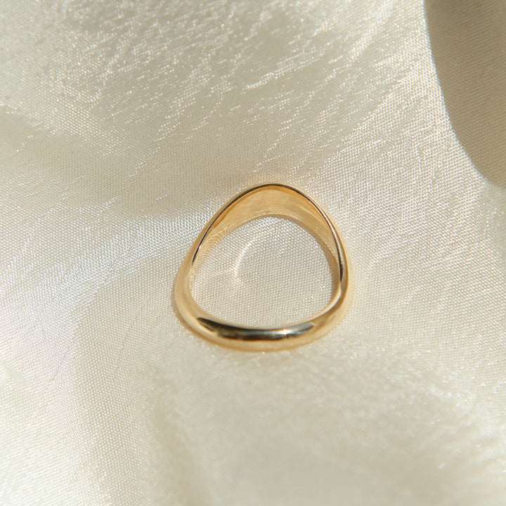 Round Diamond CVD EF/VVS Curved Wedding Band for Her
