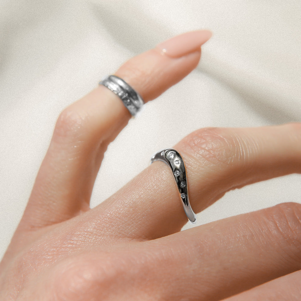 Round Diamond CVD EF/VVS Curved Wedding Band for Her