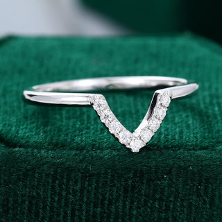 round-moissanite-v-shaped-wedding-band-1