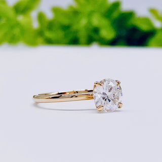 round-cut-solitaire-moissanite-engagement-ring