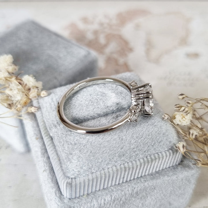 oval-art-deco-style-d-vs1-lab-grown-diamond-engagement-ring