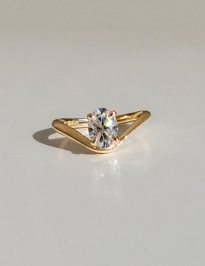 1.0CT-2.0CT Oval Cut Lab Grown Diamond Curved Engagement Ring for Women
