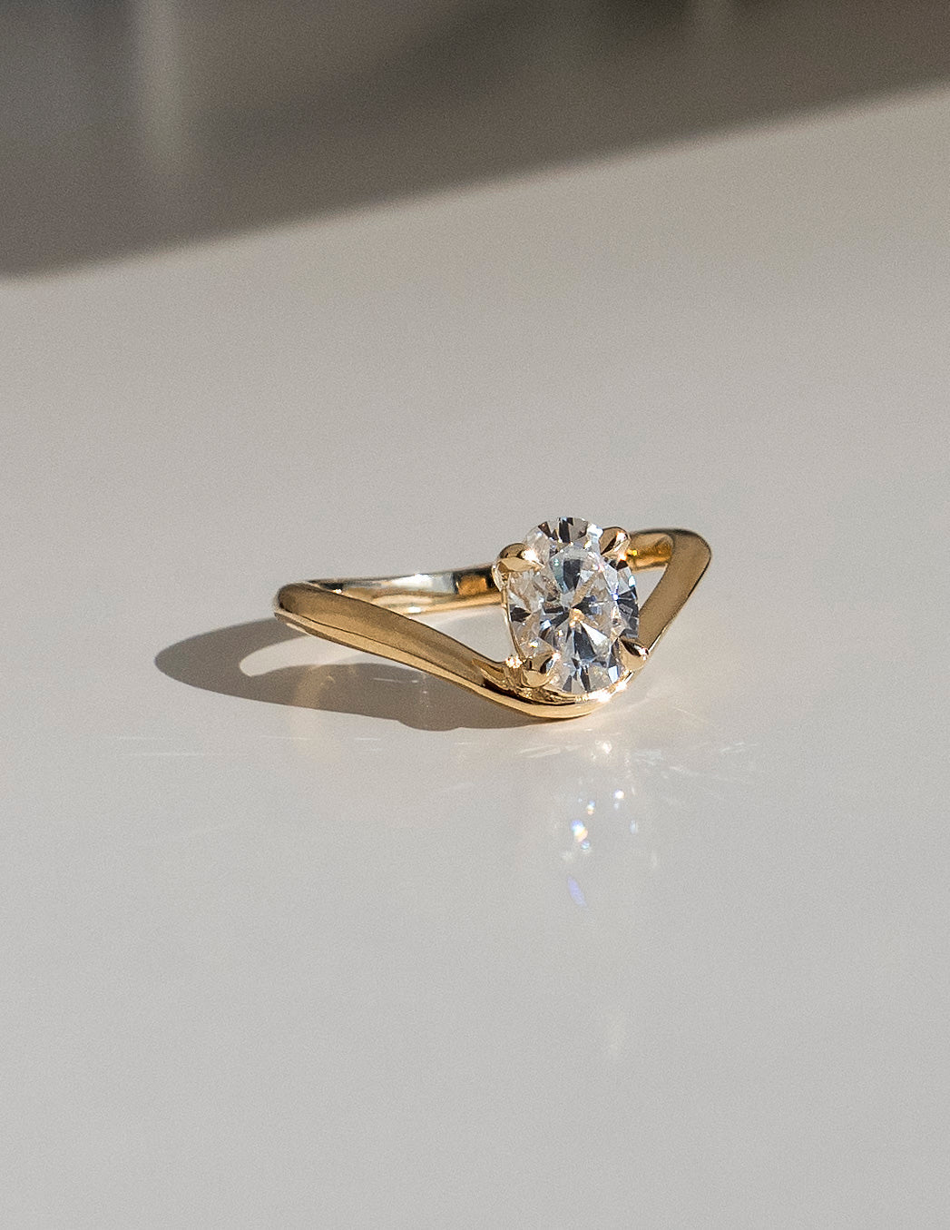 1.0CT-2.0CT Oval Cut Lab Grown Diamond Curved Engagement Ring for Women