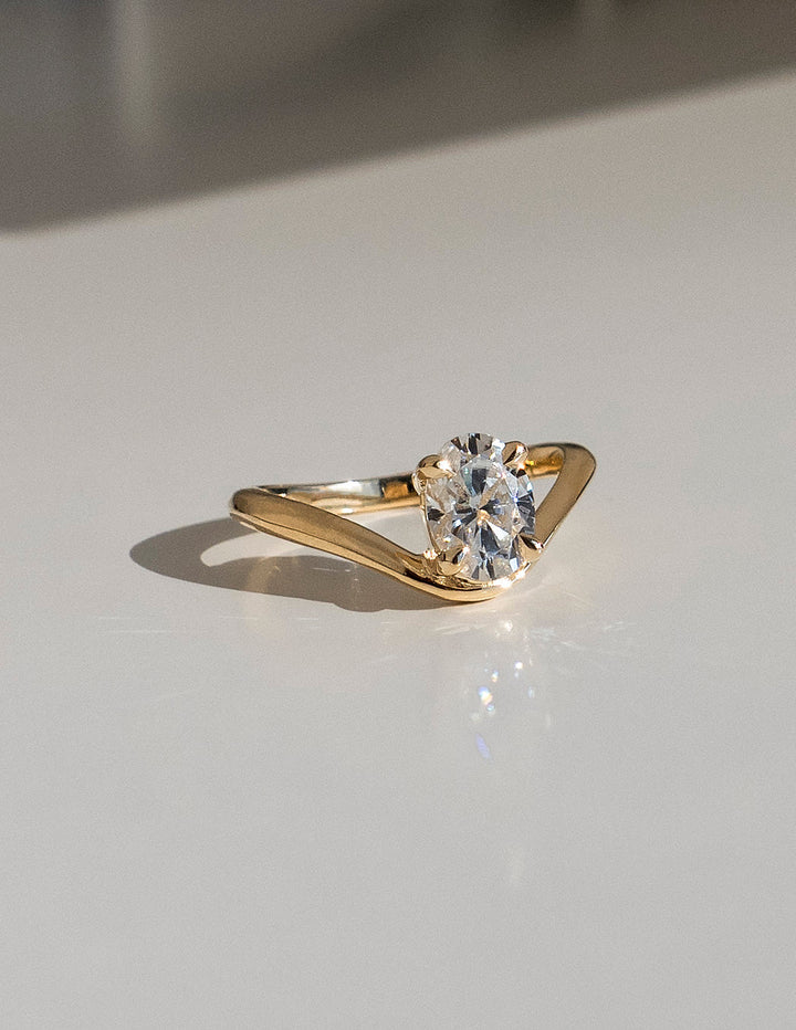 1.0CT-2.0CT Oval Cut Lab Grown Diamond Curved Engagement Ring for Women