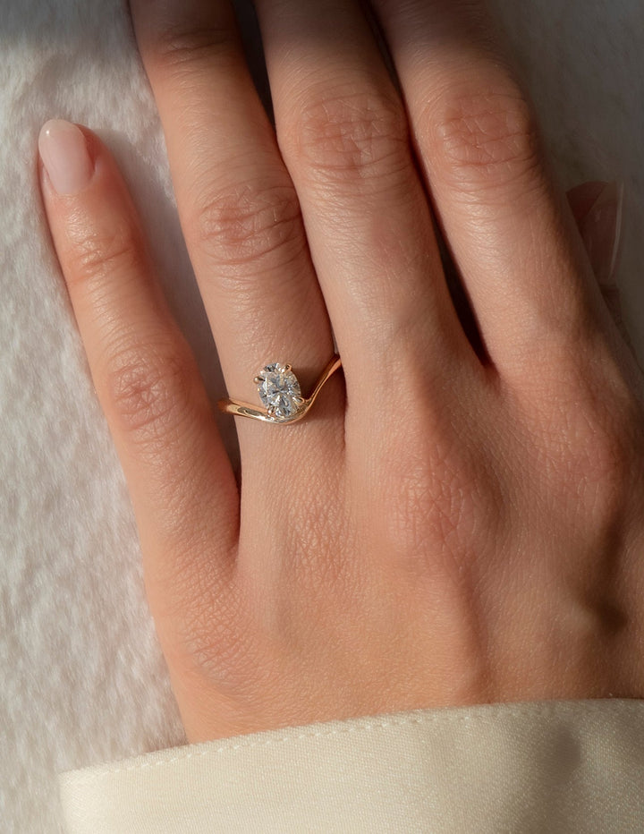 1.0CT-2.0CT Oval Cut Lab Grown Diamond Curved Engagement Ring for Women