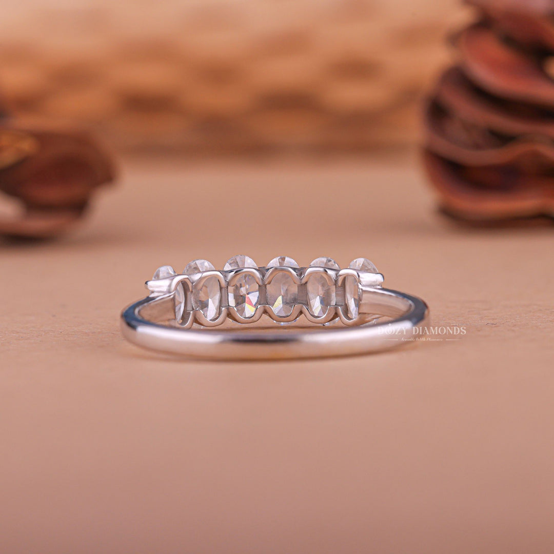Oval diamond band bezel set, Oval diamond band half eternity, Oval diamond band full eternity, Oval diamond band solitaire, Oval diamond band with side stones, Oval diamond band halo, 