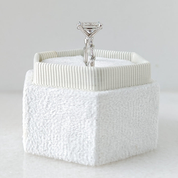 oval-f-vs1-diamond-engagement-ring-with-dainty-setting