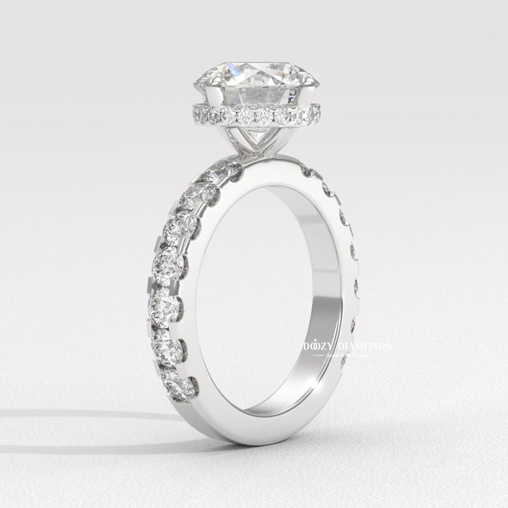 Timeless engagement ring design
Secret halo engagement ring
Under halo ring setting
Pavé diamond hidden halo ring 