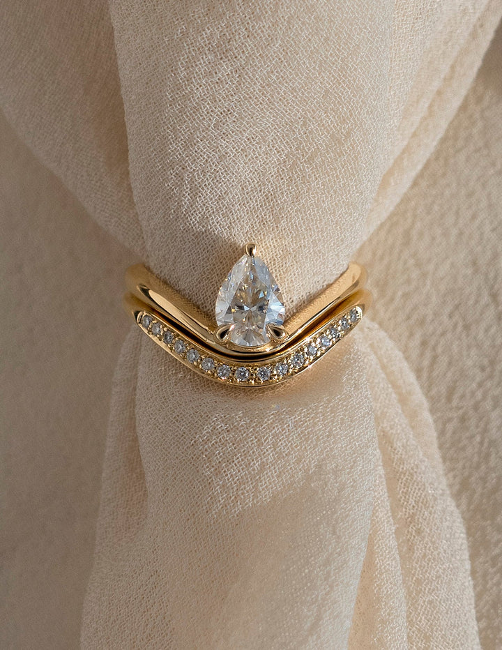 1.0CT-2.0CT Pear Cut Lab Grown Diamond Curved Engagement Ring