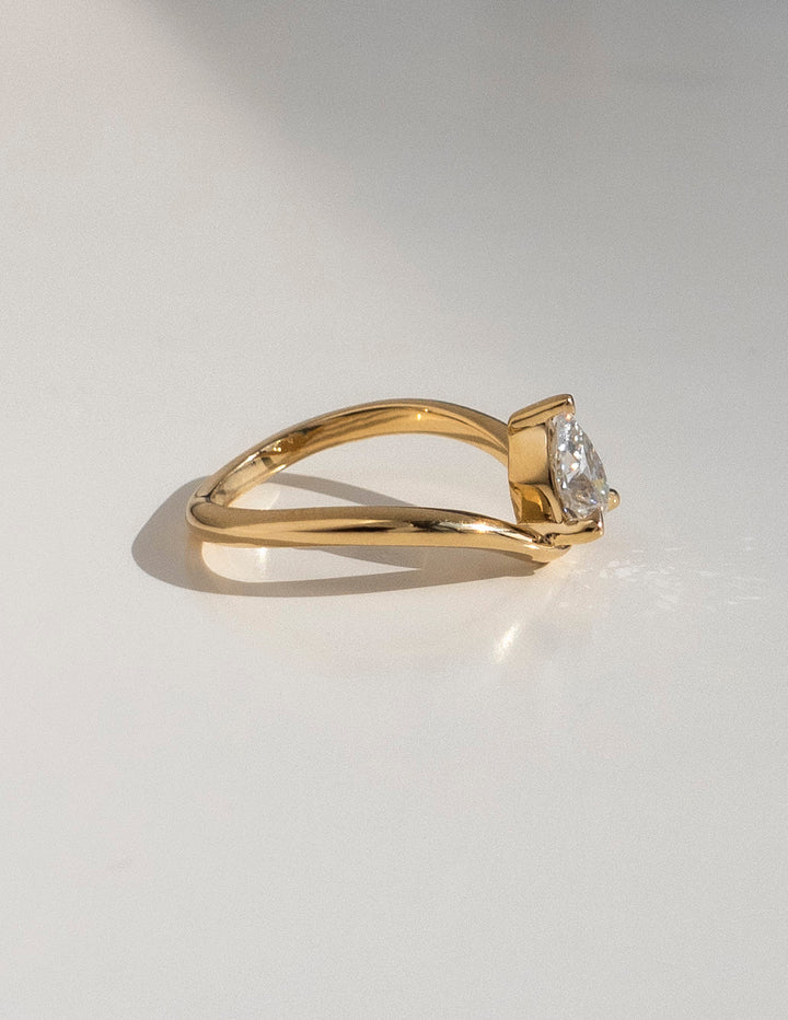 1.0CT-2.0CT Pear Cut Lab Grown Diamond Curved Engagement Ring