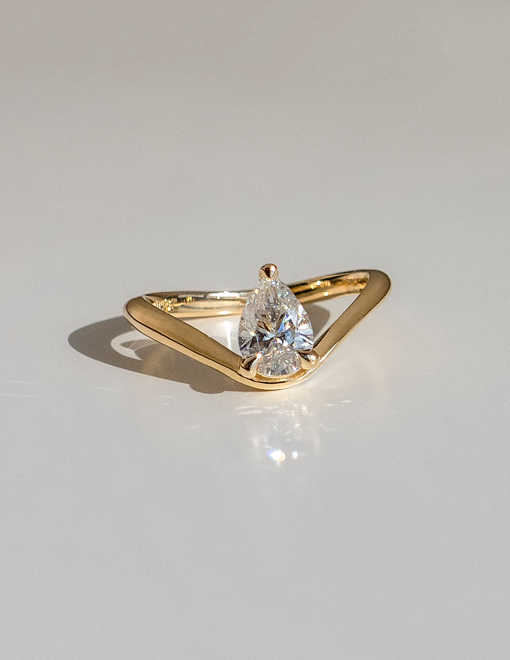 1.0CT-2.0CT Pear Cut Lab Grown Diamond Curved Engagement Ring