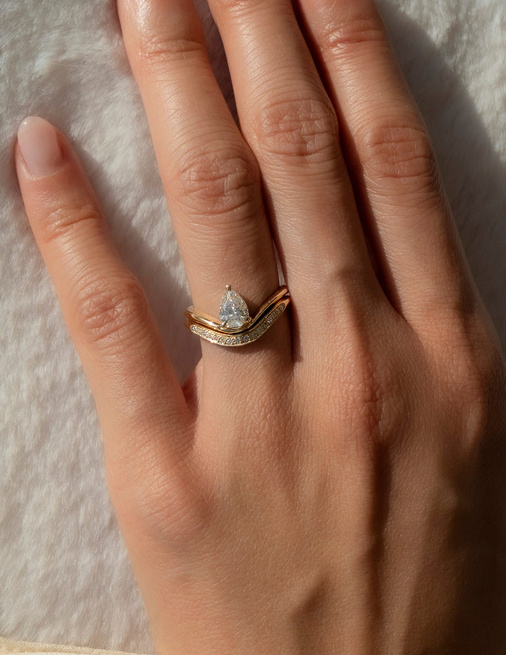 1.0CT-2.0CT Pear Cut Lab Grown Diamond Curved Engagement Ring