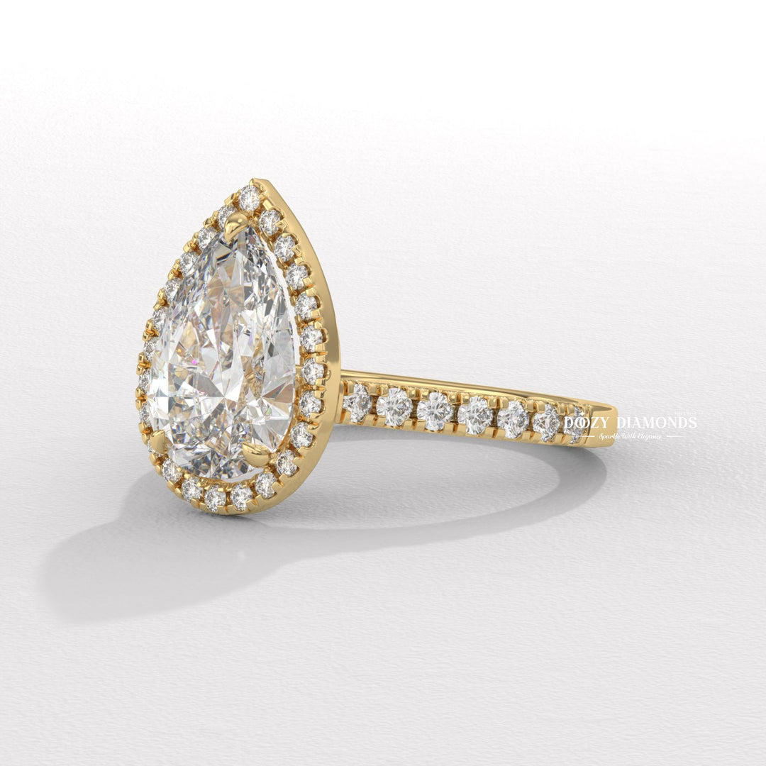 Pear halo engagement ring
Pear shaped halo ring
Vintage style pear ring